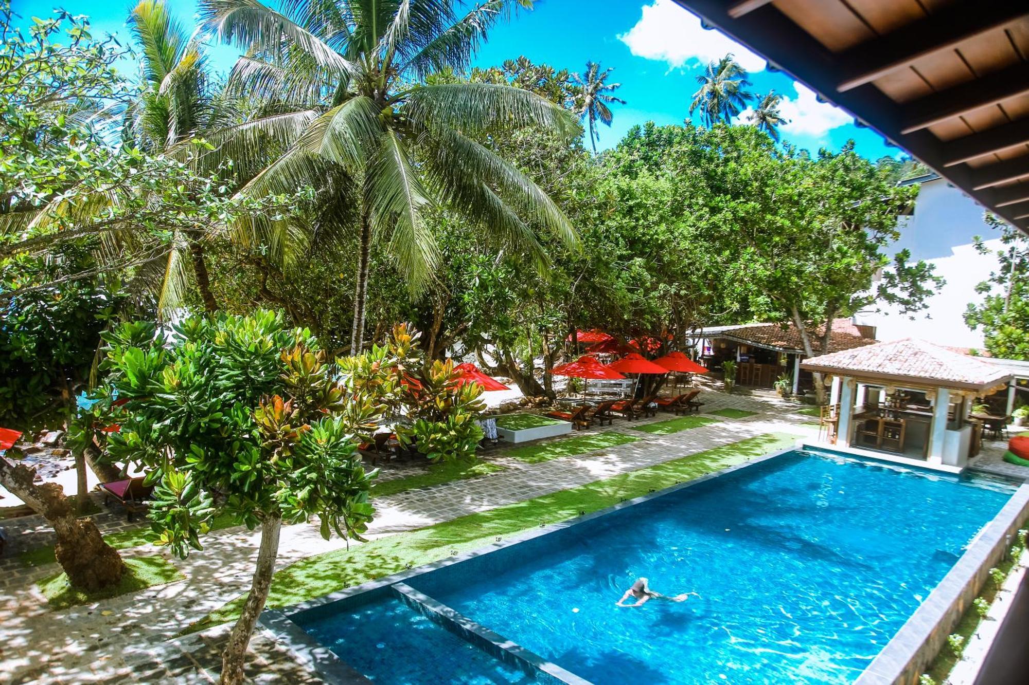 Hotel Surf Sea Breeze Mirissa Esterno foto