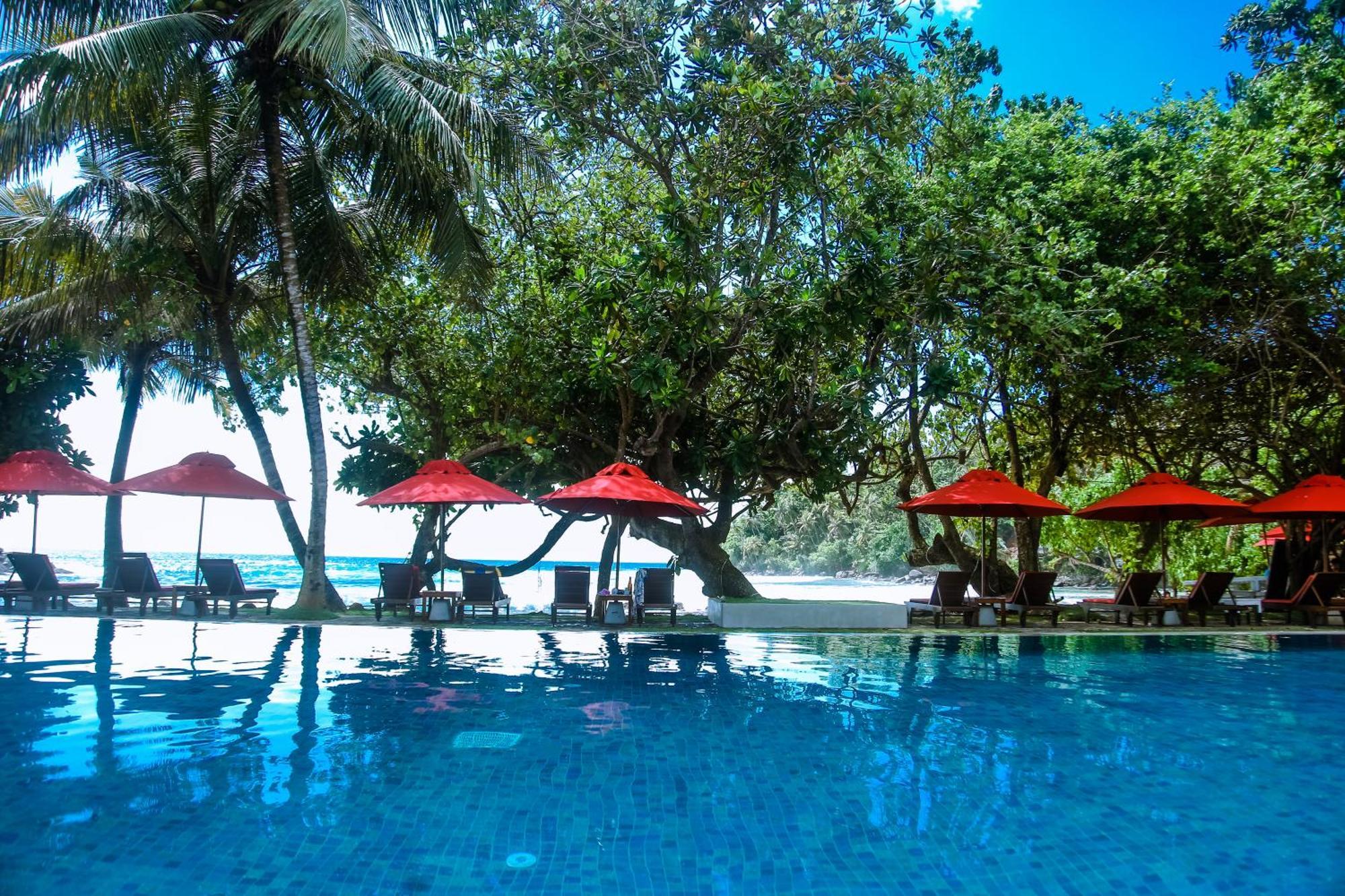 Hotel Surf Sea Breeze Mirissa Esterno foto