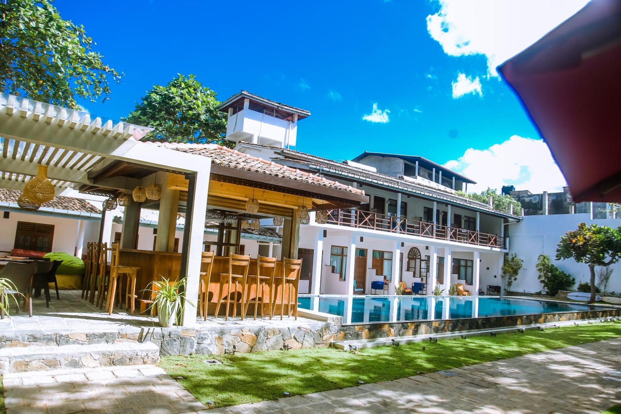 Hotel Surf Sea Breeze Mirissa Esterno foto