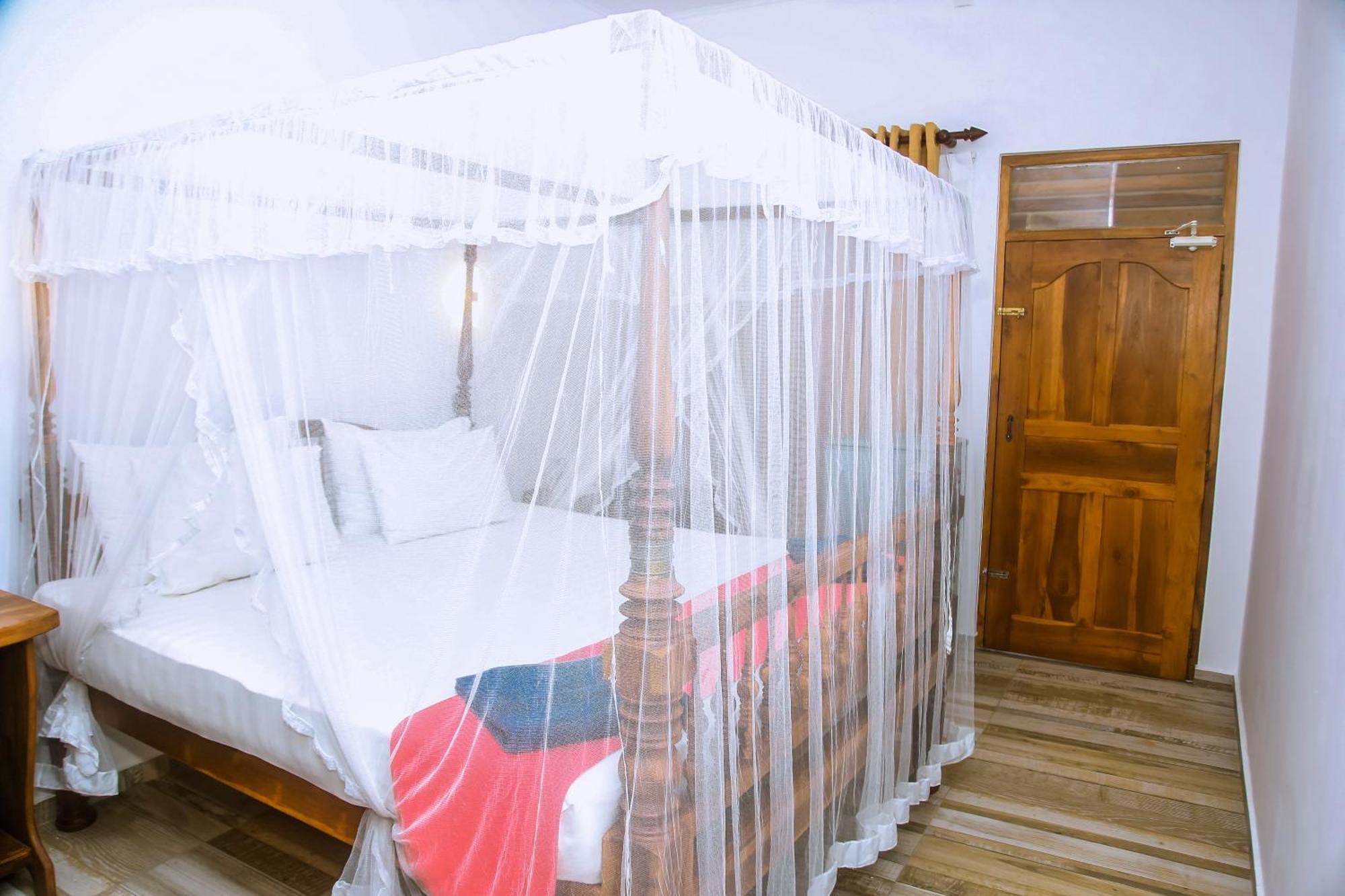 Hotel Surf Sea Breeze Mirissa Esterno foto