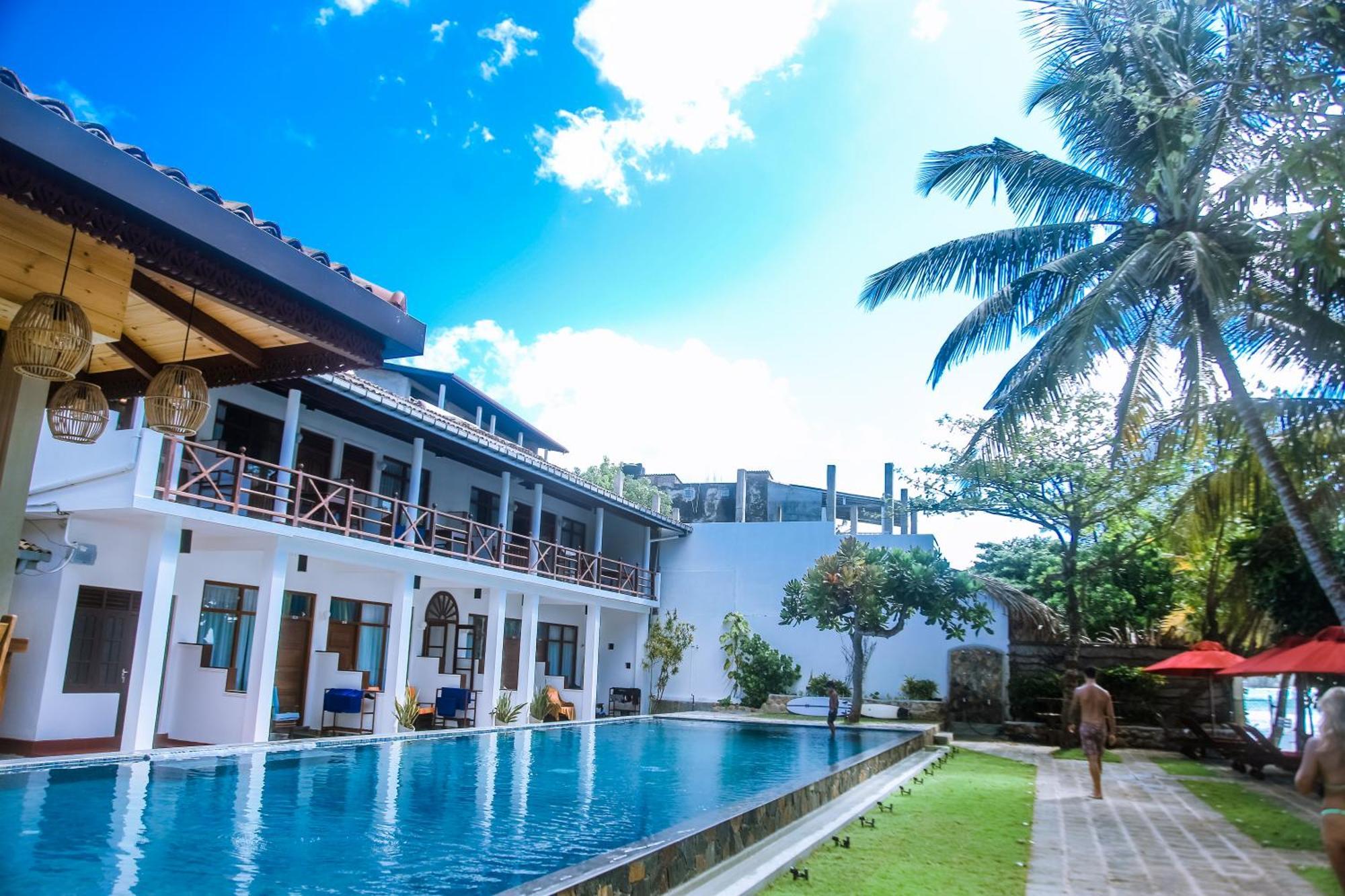 Hotel Surf Sea Breeze Mirissa Esterno foto