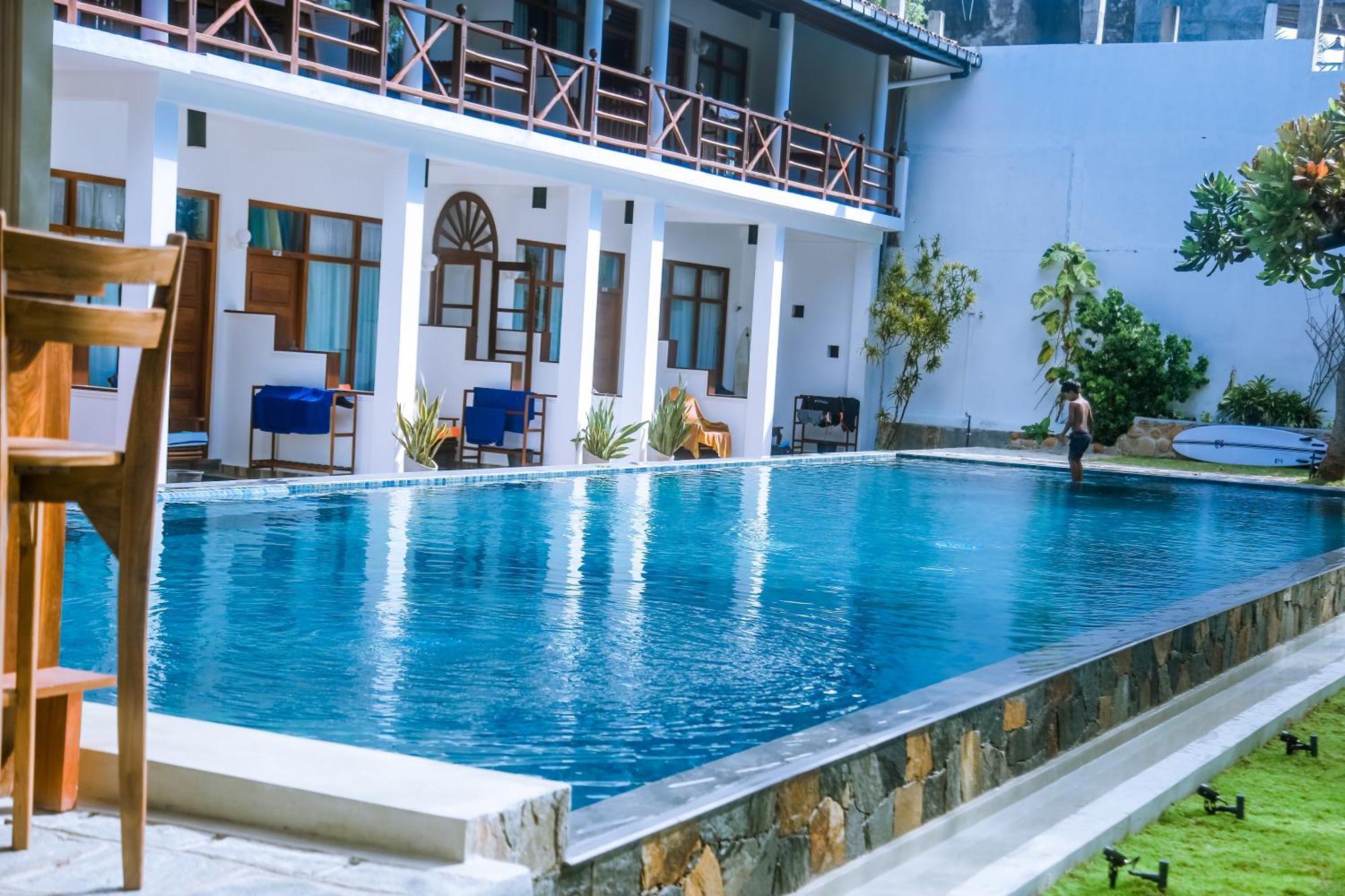 Hotel Surf Sea Breeze Mirissa Esterno foto