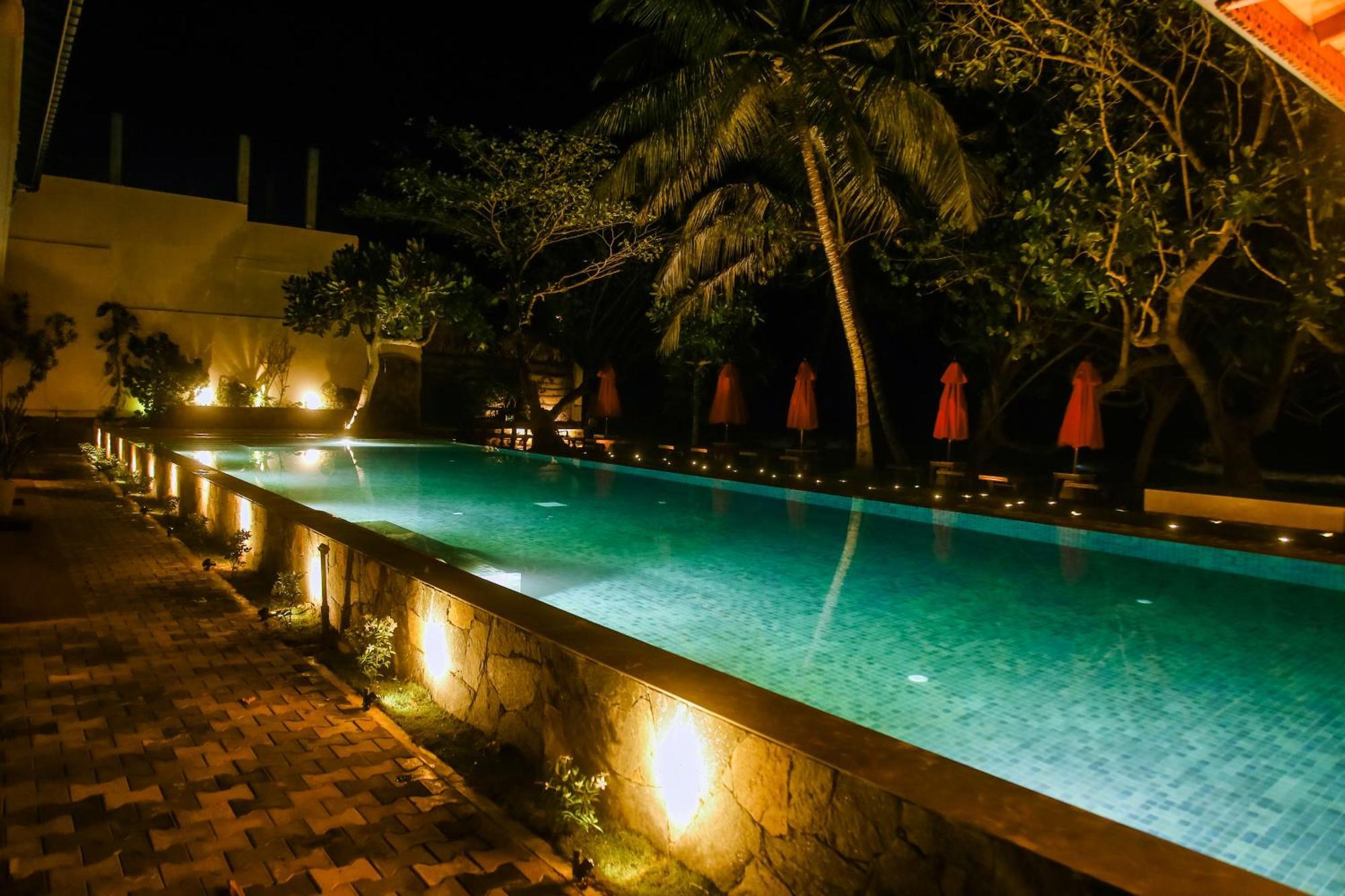Hotel Surf Sea Breeze Mirissa Esterno foto