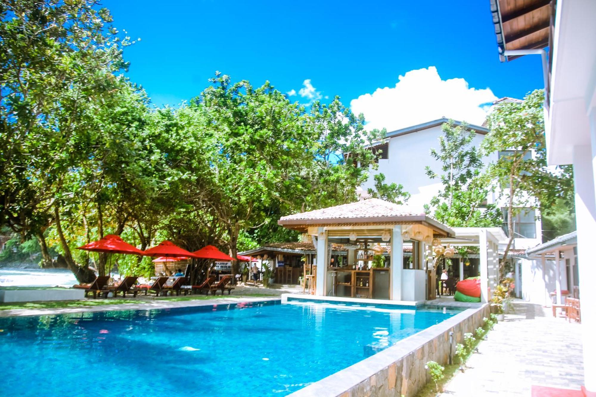 Hotel Surf Sea Breeze Mirissa Esterno foto