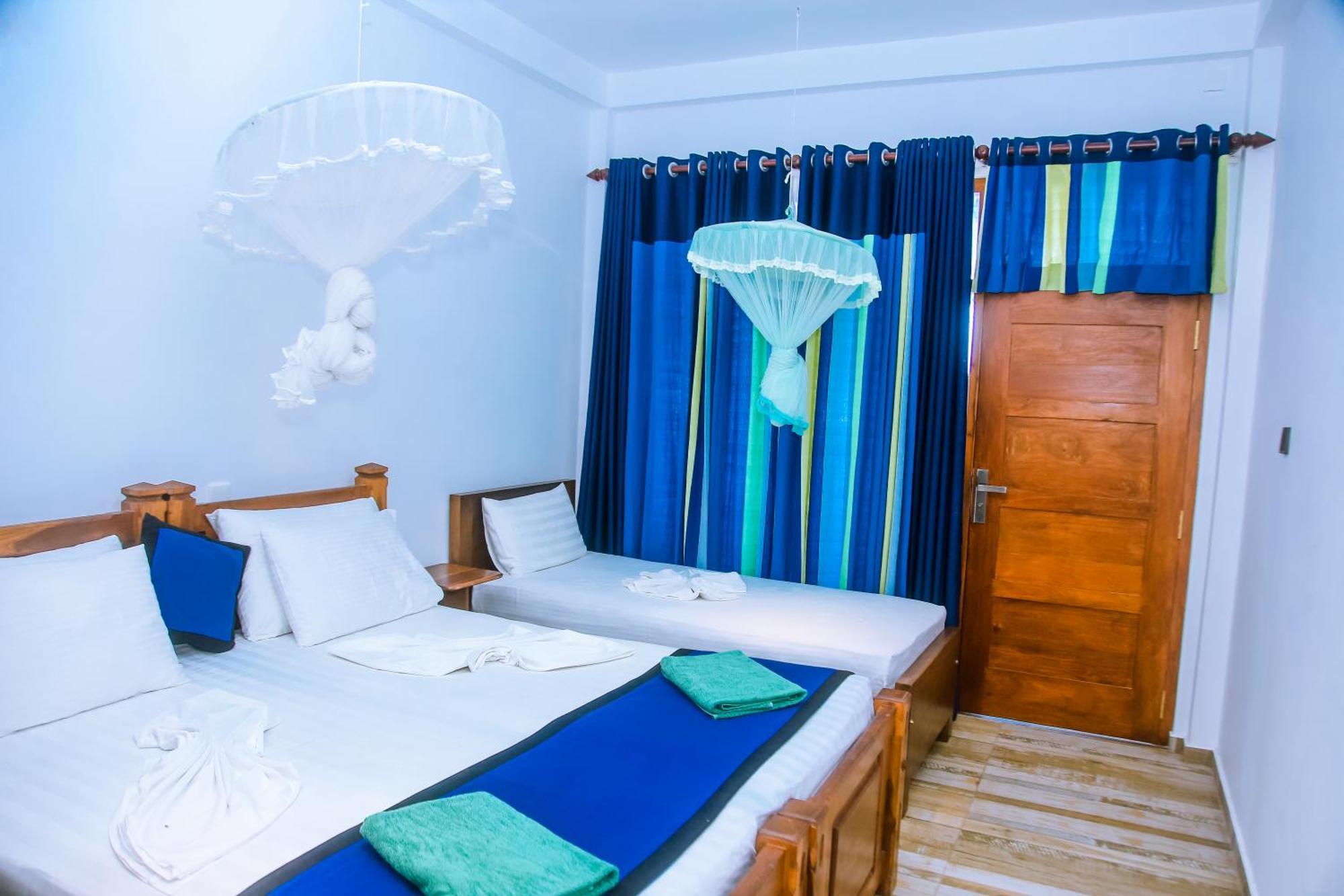 Hotel Surf Sea Breeze Mirissa Esterno foto