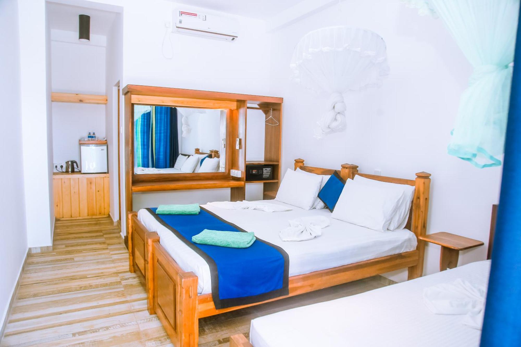Hotel Surf Sea Breeze Mirissa Esterno foto