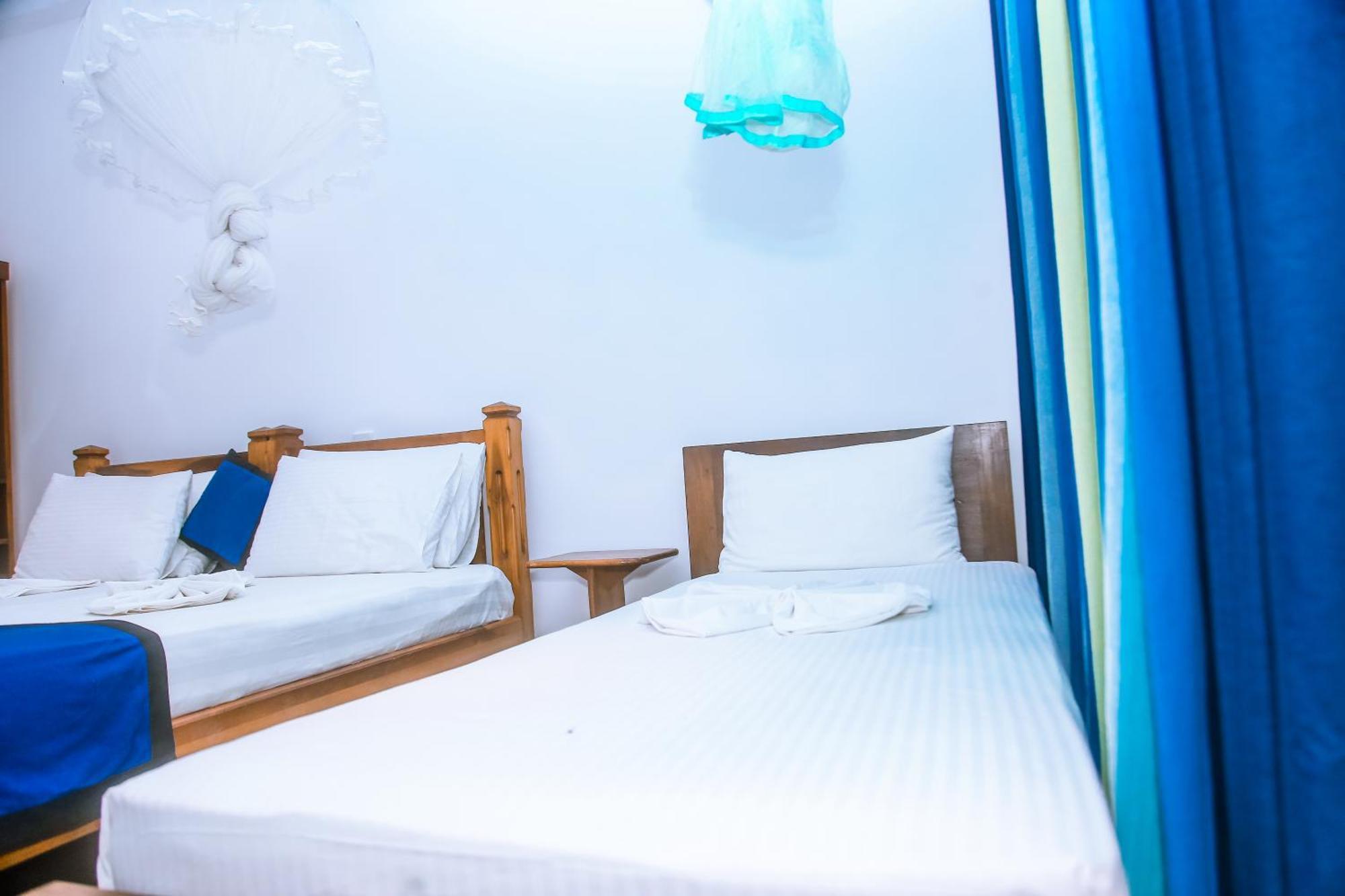 Hotel Surf Sea Breeze Mirissa Esterno foto
