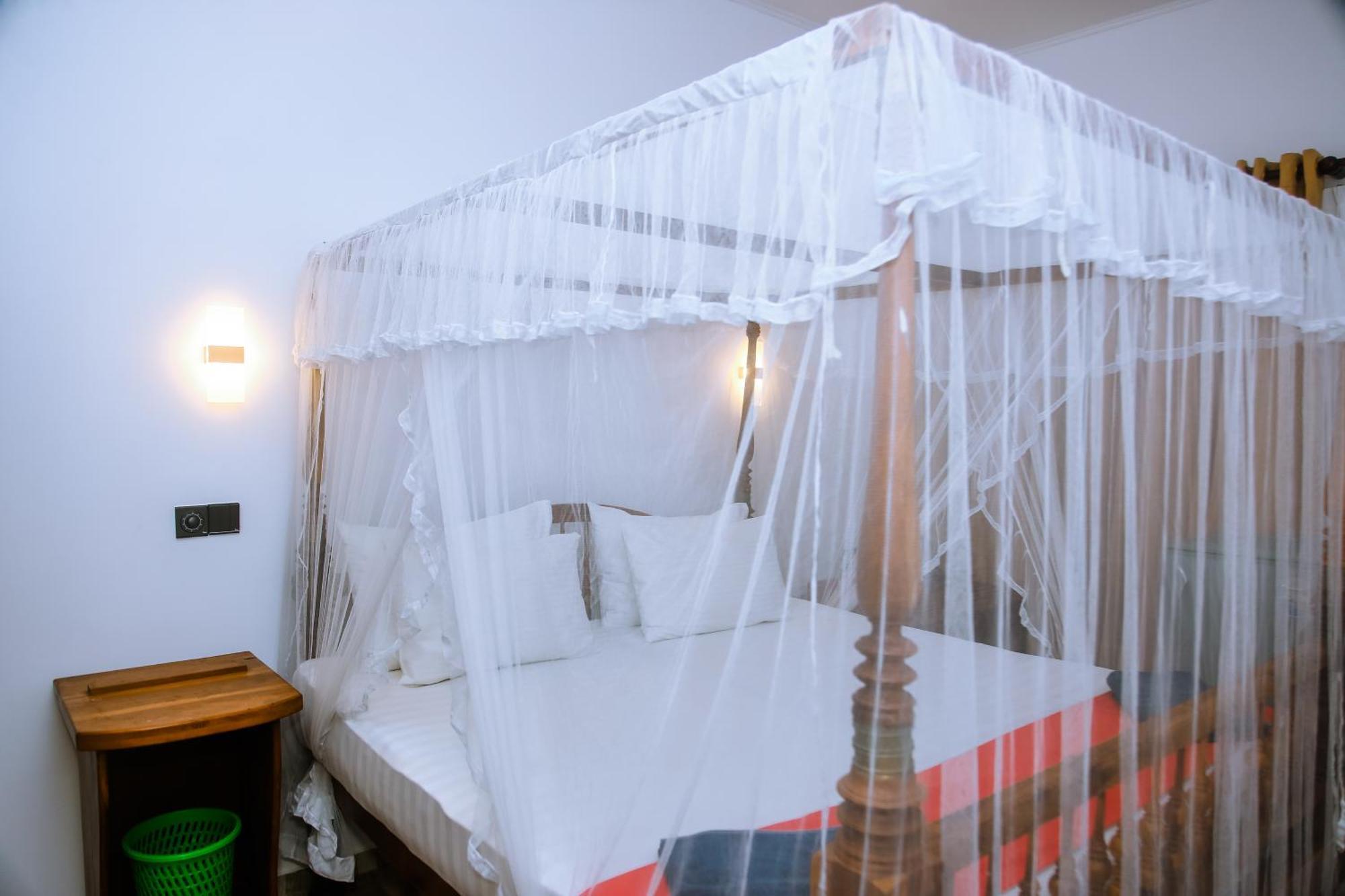 Hotel Surf Sea Breeze Mirissa Esterno foto